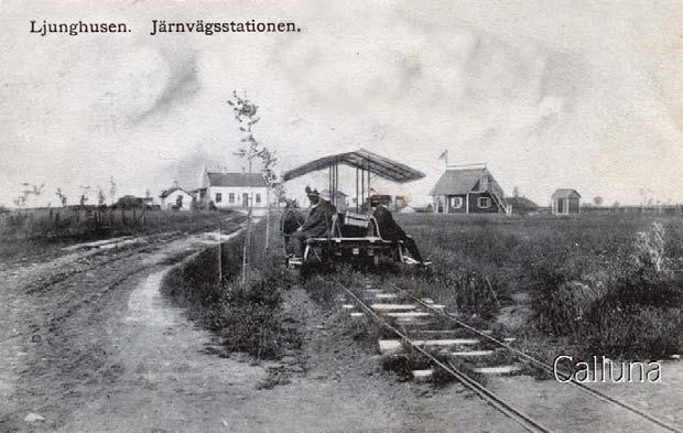 nu Från Ljunghusens station gick en spårväg med öppna, hästdragna vagnar genom den framväxande villabebyggelsen och ner till
