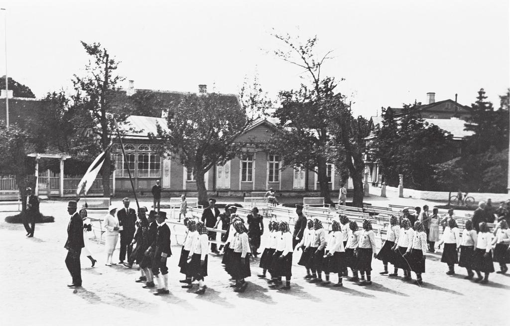 Juni 2013 3 KUSTBON Den 8 och 9 juni hölls den andra estlandssvenska sångfesten någonsin. Det var 80 år sedan den första hölls 1933.
