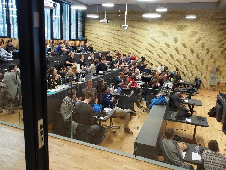 DTUs Campus Lyngby ligger utspritt över ett stort område och består främst av byggnader från 70-talet.