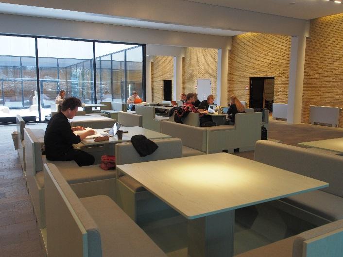 Nu satsar de 540 miljoner euro i genomgående upprustning av lokaler och infrastrukturer med syfte att skapa de bästa förutsättningarna för att locka de bästa studenterna och forskarna från hela