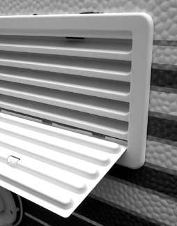 RM 7651 är utrustad med ramvärme kring frysfacket, för att förhindra kondens under den varmaste årstiden. Värmen kopplas in med en strömbrytare på kylskåpets manöverpanel.