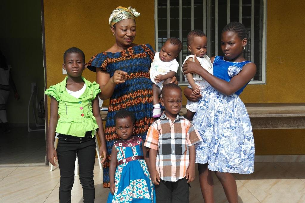 En familj i SOS barnby Abobo Gare.
