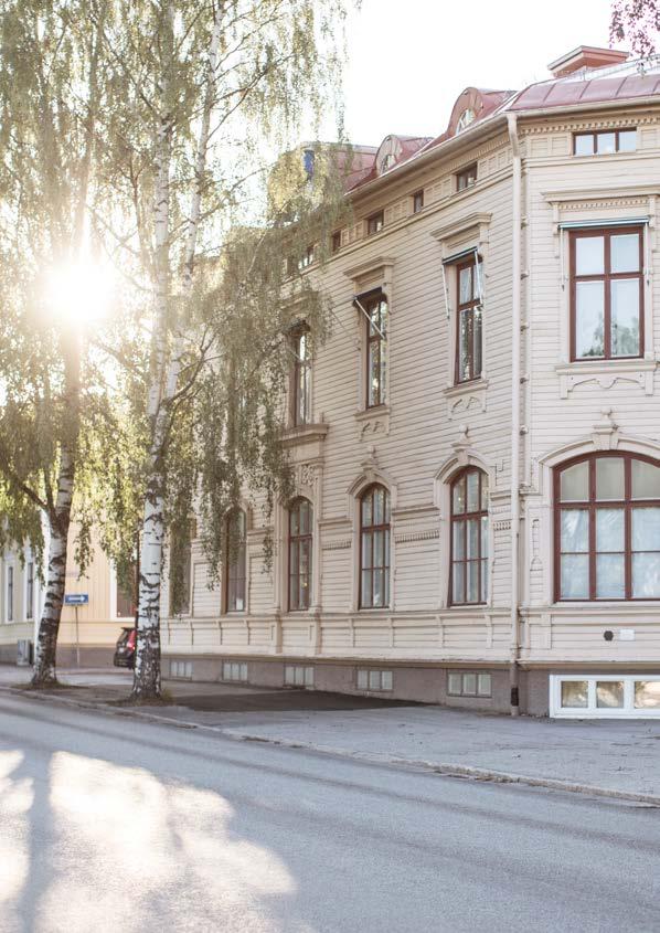 Q1 I KORTHET INTÄKTERNA ökade med 2 procent och uppgick till 457 mkr (450) FÖRVALTNINGSRESULTATET ökade med 13 procent och uppgick till 212 mkr (187) OREALISERADE VÄRDEFÖRÄNDRINGAR på fastigheter