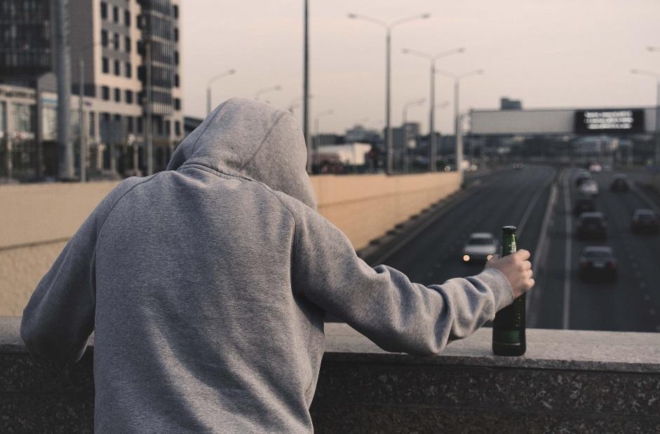Risk för substansbruksyndrom vid smärta Låg risk Hög risk Ålder>45 år Ingen anamnes eller hereditet Äldre tonåringar/unga vuxna för beroende Pågående beroendesjukdom Ingen psykiatrisk samsjuklighet