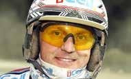 Tillsammans tog ekipaget flera stora segrar oh Hans vann bland annat sitt första lopp någonsin på Solvalla med henne 009.