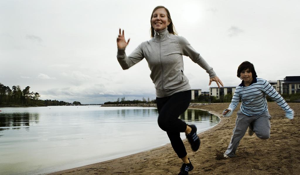 VAD SKALL MAN BEAKTA VID MOTION? När du rör dig använder din kropp sockret snabbare och ditt blodsocker kan sjunka. För att undvika hypoglykemi bör man kontrollera blodsockret före motion.