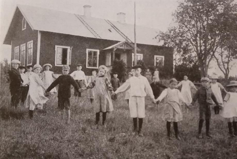Järfälla 434 Hög Hög, rund, ca 13 m i diam och upp till 1,5 m hög. Övrig kulturhistorisk lämning Järfälla 31:2 Färdväg Vägbank, brukningsväg.