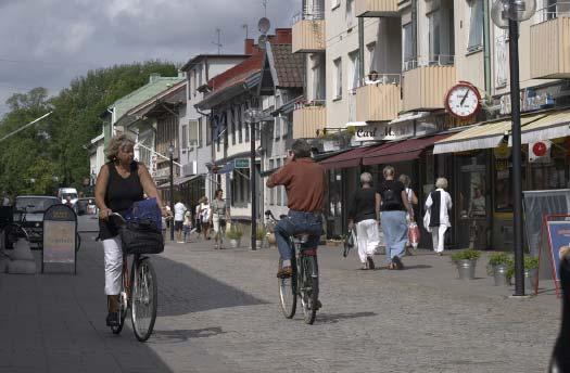 2 PROGRAM FÖR VÄSTRA TULLEN OCH UDDEVALLAVÄGEN en stad med en stadskärnas alla mervärden Västra Gatan är vårt viktigaste karaktärsstråk i staden Stadskärnan i Kungälv ska utvecklas till en attraktiv