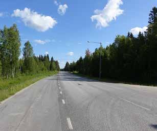 Området hyser höga upplevelsevärden i sin helhet. Figur 5.18 Odlingslandsksapet mellan Ersmark och föreslagen järnväg. Figur 5.19 Vy längs befintlig gång och cykelväg strax söder om Ersforsen.