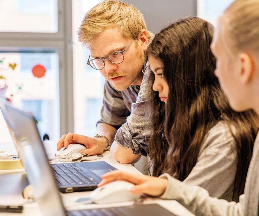 Språkstudier I årskurserna 7 9 studerar eleverna minst två språk. De kan också inleda studierna i ett nytt språk som tillvalsämne. Studierna i det här B2-språket inleds i årskurs 7.