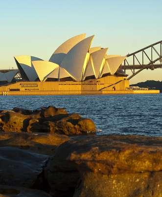 blir det tillfälle att se koalor och kängurur på nära håll. På vägen tillbaka mot Sydney passerar vi Homebush Bay, där de olympiska spelen ägde rum år 2000.