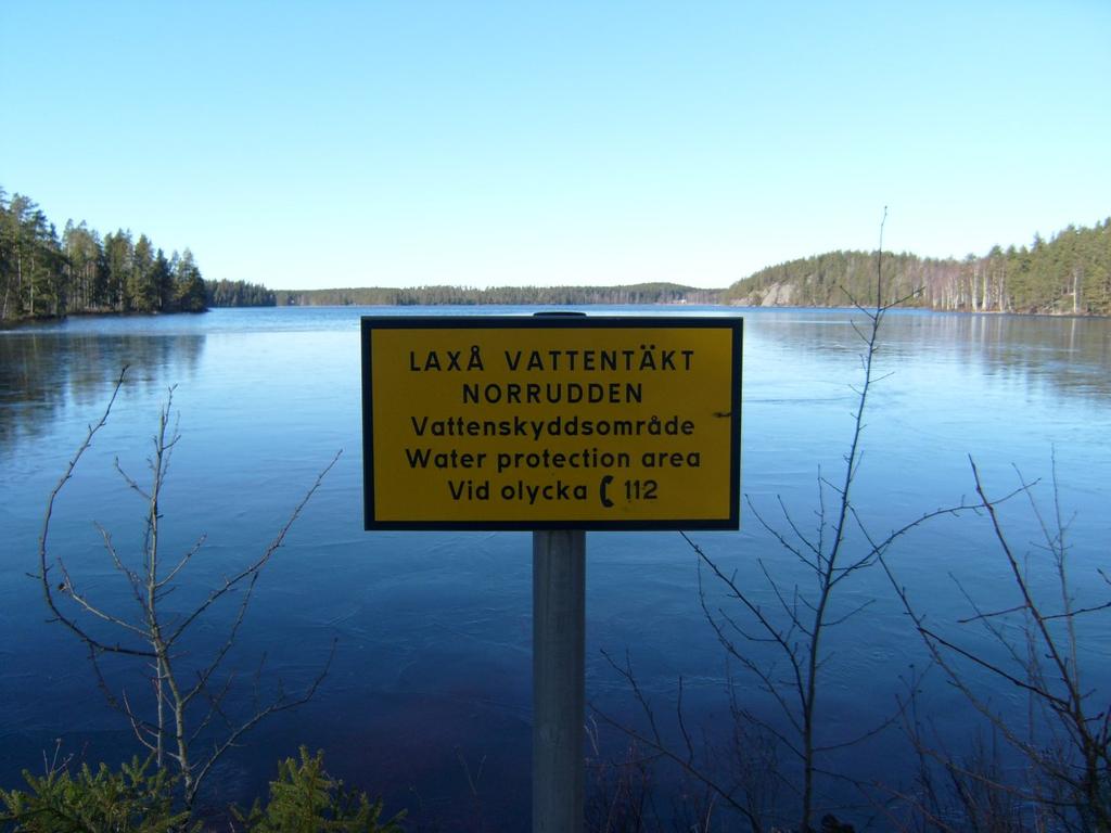 Bakgrund Laxå, Röfors. Hasselfors och Mullhyttans samhällen försörjs med dricksvatten från en grundvattentäkt vid Norrudden.