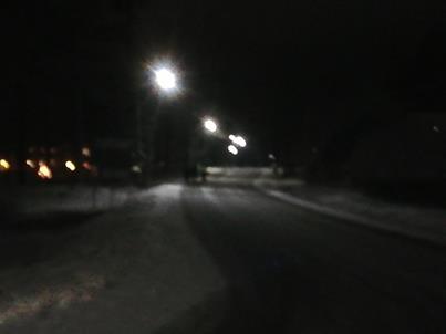 Saknas övergångställe vid Coop/ Gångväg Bakom gamla kiosken Gångväg mot Folketshus, mörkt saknas belysning.