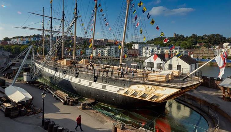 ETT BESÖK I BRISTOL TEXT: ANDERS MEDLYN Under vår semster hamnade vi lite oplanerat i Bristol i England.