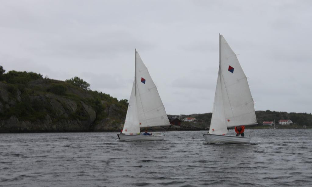 KMS SEGLARLÄGER PÅ KROKHOLMEN I JUNI KMS seglarläger på Krokholmen den 20 22 juni 2017 (Bild på - Riggade giggar vid bryggan på väg att sticka ut i den friska vinden) För att komma igång med