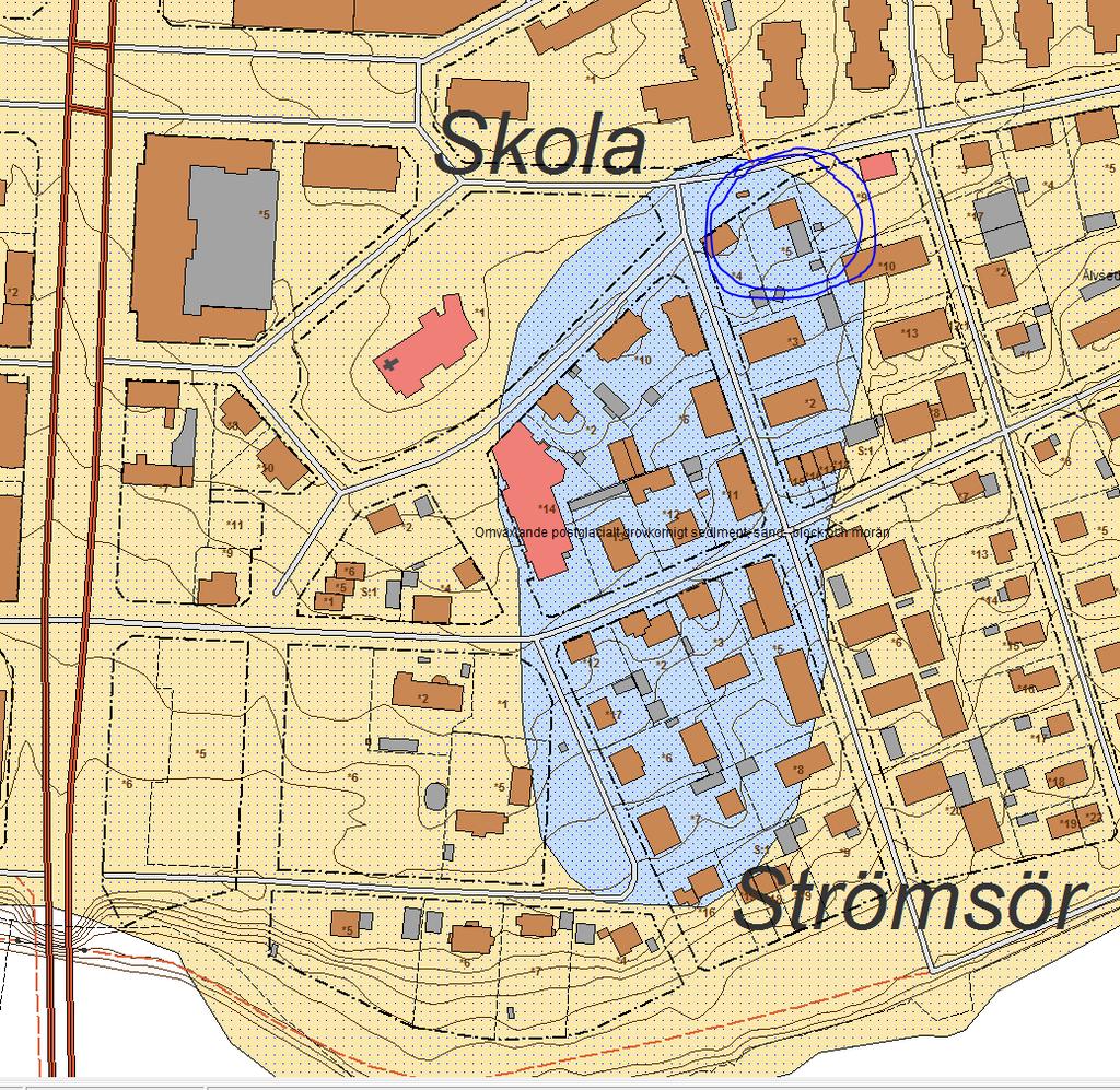 . FÖRUTSÄTTNINGAR OCH FÖRÄNDRINGAR Natur Mark och vegetation Marken sluttar möt söder och består av gräsmatta och en infart. Det finns många träd mellan Vargen 4 och 5.