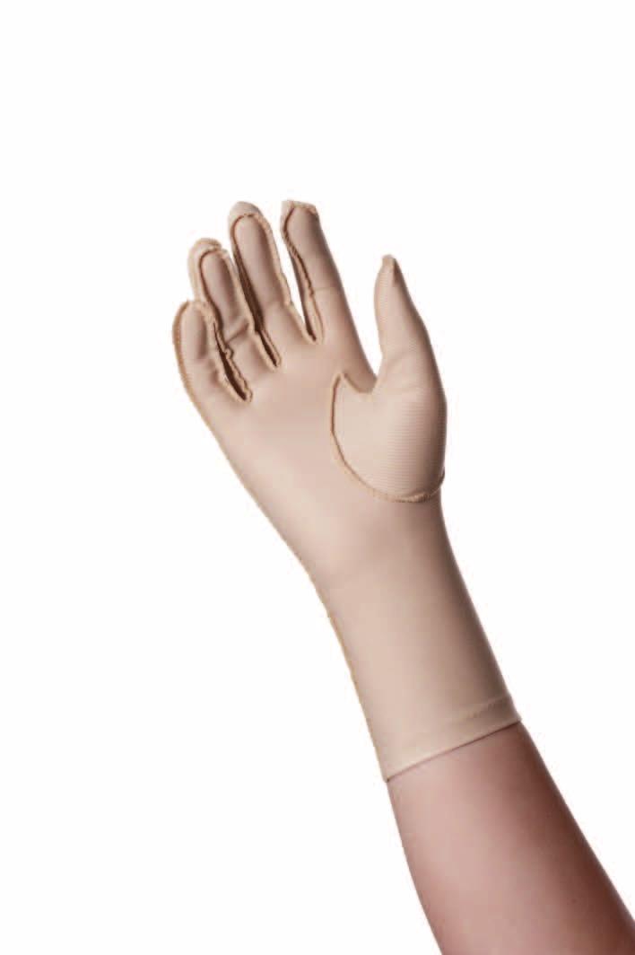 Modellen har gjorts om på mer än 12 punkter för att passa europeiska handmått. För att ytterligare öka handskens användning har en palmarpelott i viskoelastiskt skum tagits fram.