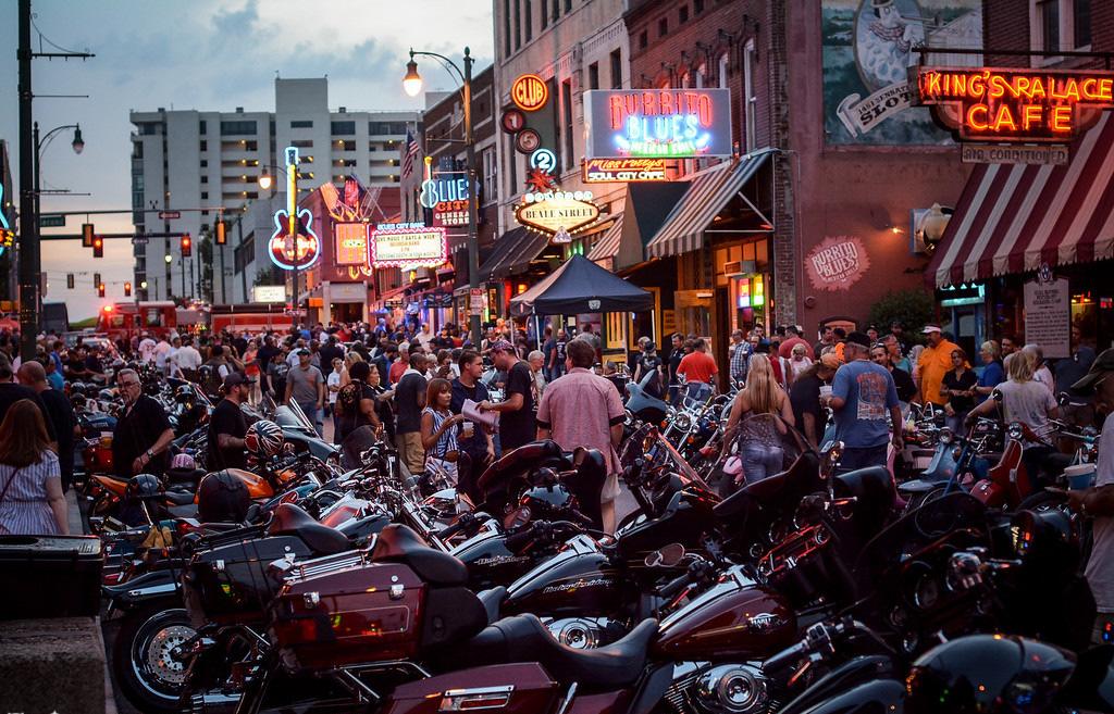 Resan i rockmusikens fotspår.. Nashville & Memphis Bike Nights on Beale Street, Memphis, Tennessee. Efter mc-resans avslut i Atlanta kommer resan att kunna utökas med en vecka.