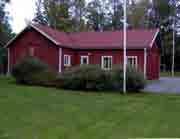 med att skapa en så trivsam kringmiljö som möjligt runt klubbstugan, planer, motionsspår.