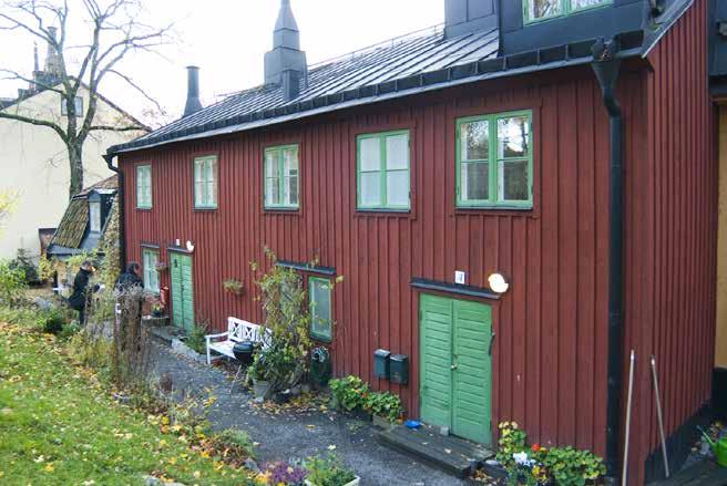 DEN PANELINKLÄDDA GÅRDSFASADEN VID YTTERSTA TVÄRGRÄND 3. FOTO J. MALMBERG.