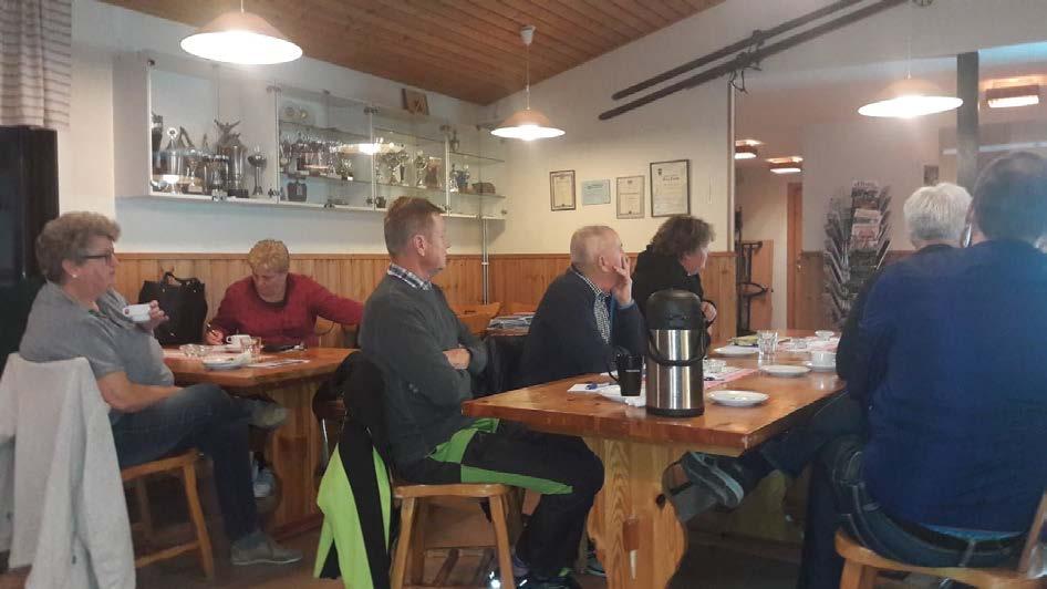 Norge. Arrangerar Nattjakta nu på hösten tillsammans med norska klubbar. I Mangen är det inte så många som springer tävlingar men ganska lätt att dra ihop funktionärer när det är tävling.