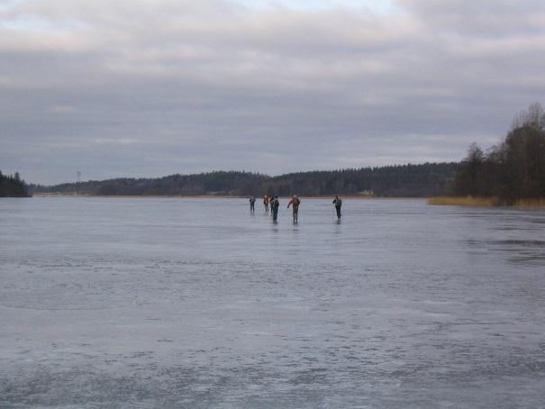 Foto: B Palmehorn Åt vilket håll skall vi åka? Vi bestämmer oss för att åka norr ut. Isarna då?