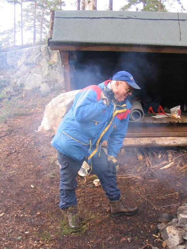 Medans vi väntar på övriga intages en kopp kaffe med waffels.. Vilka andra väntar vi på? Närmast på tur enligt dom själva skulle 002 Hedlöf, 009 Uhlin med junior snart vara på ingång.