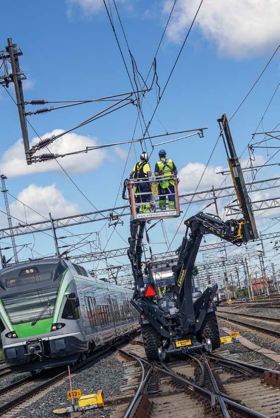 MÅNGSIDIGHET Lännen Rail-multimaskinen lämpar sig för installationsoch nedmonteringsarbeten av ledningarna på järnvägsbanan och för underhåll av bangårds-, stations- och växelområden.