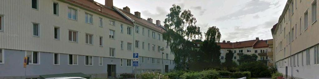 Resterande GC-banor runt fastigheten avvattnas till rännstensbrunnar i gatan. Figur 2 Stensatt dagvattenränna längs med GC-bana.