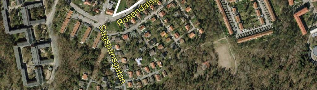 Det är 4-5 minuter mellan bussarna i högtrafik. Stabbetorgets busshållplats ligger ca 200 meter bort öster om planområdet och Studiegångens hållplats cirka 270 meter väster om planområdet.