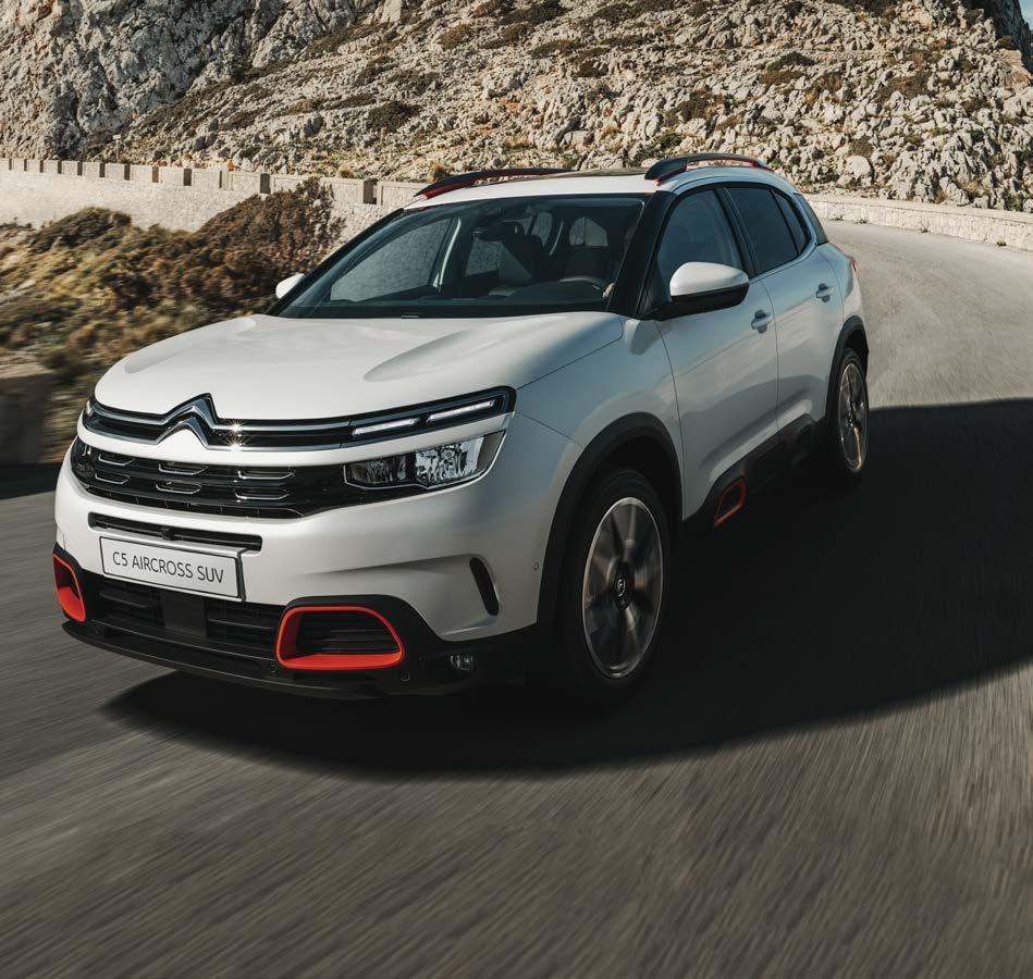 ett koncentrat av användbar teknik SMARTA OCH LÄTTANVÄNDA FUNKTIONER AV SENASTE GENERATIONEN Med nya Citroën C5 Aircross SUV behåller du kontakten med den digitala världen även i bilen tack vare
