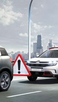 KOLLISIONS- VARNARE Föraren varnas om bilen är på väg att kollidera med fordonet  Funktionen kan ställas in på olika sätt och hjälper föraren att hålla