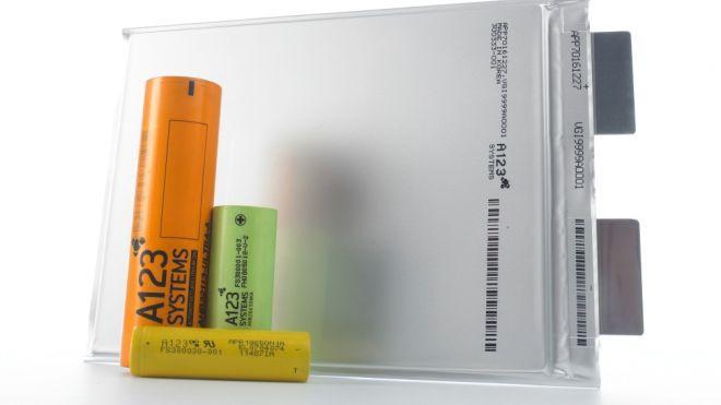 4.4Ah 20Ah 2.5Ah 1.1Ah Figure 2. A variety of cells from manufacturer A123 System including three cylindrical cells and one pouch. Picture is courtesy of http://www.a123systems.