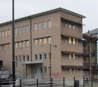 Men uppförd med mål om en hög estetisk kvalitet och synlighet för Universitet så energieffektivitet och ekonomi fick stå tillbaka.