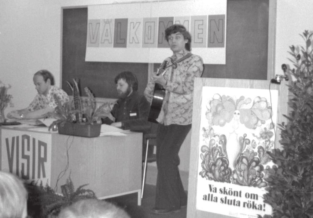 VISIR-trubadur har fyllt 70 Roland von Malmborg, välkänd trubadur, miljöpolitiker och positivhalare har fyllt 70 år i år. Han var också med en del för VISIR på 70-talet och sjöng ibland på våra möten.