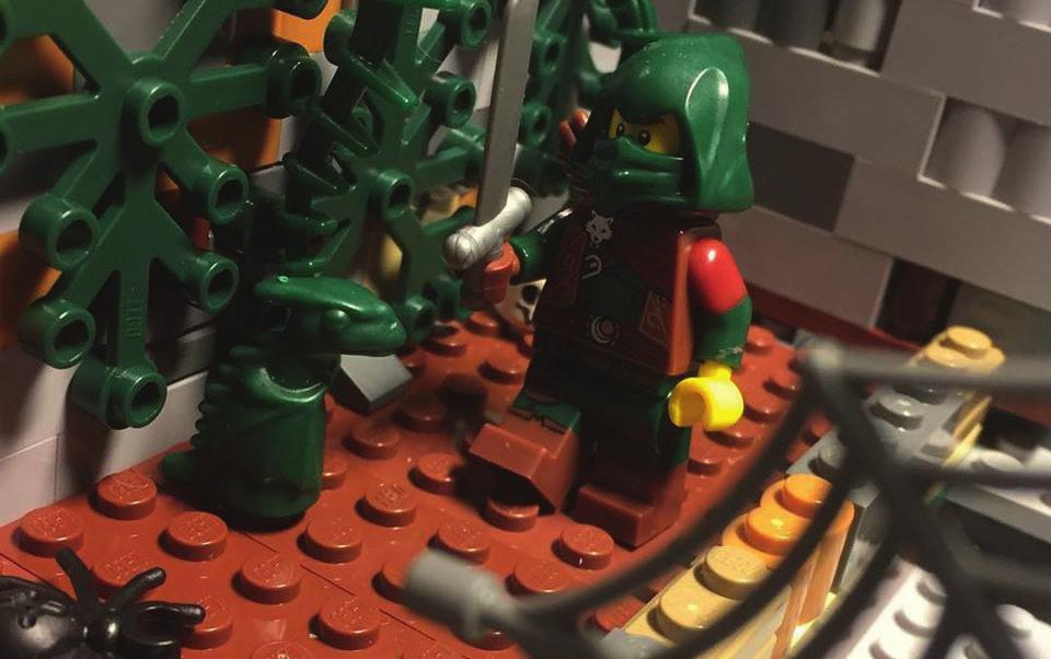 Ska spelfigurerna hjälpa henne eller hennes föräldar?