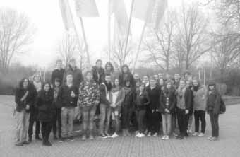 Wolfstein - 8 - Ausgabe 12/2013 Besonders beeindruckend fanden die Schüler die umfassenden Sicherheitsvorkehrungen, die von Seiten der RWE, des Betreibers des AKW s eingehalten werden müssen, um