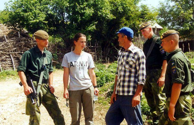 Bild 1: SWEBAT i Kosovo, bildpublicering med tillstånd av KFOR Genomfört arbete I samband med att projektet inleddes i början av 2004, kom FOI-projektgruppen och Försvarsmakten överens om en