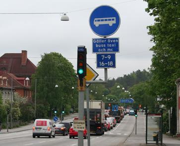 Ledningssystem med tillhörande brunnar kan grävas ned bredvid körbanan istället för under körbanan.