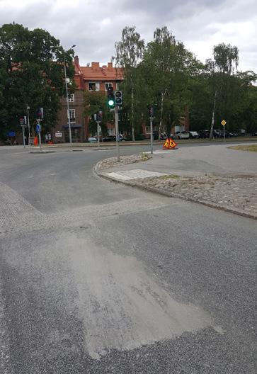 Vänster: Grus i en korsning i