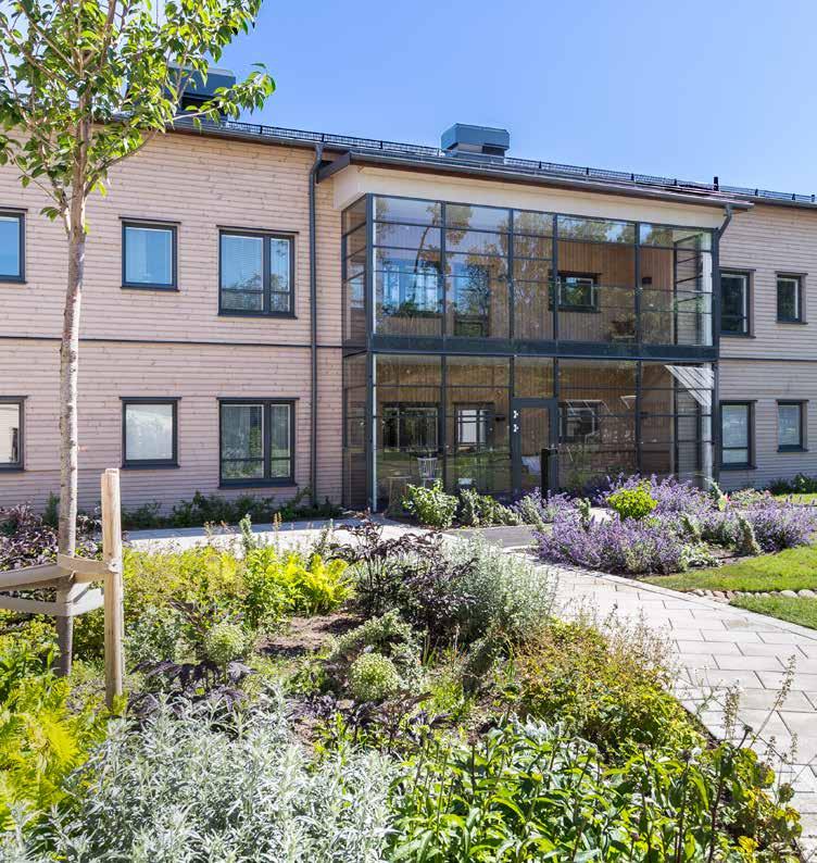 Sarahemmet, Nacka UTVECKLINGSFASTIGHETER Namn Kommun Storlek Status Ältadalen (Sarahemmet) Nacka 54 lägenheter Färdigställt Mandelblomman (Villa Solhem) Spånga