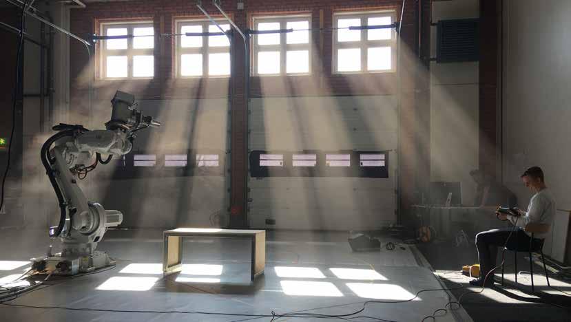 I september 2018 har Våroffer, en föreställning där dansaren och koreografen Fredrik Benke Rydman dansar med en industrirobot, premiär på Kulturhuset i Stockholm.
