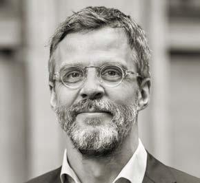 Ledningsgrupp JAKOB LINDBERG Med Lic, Verkställande direktör sedan 2011.