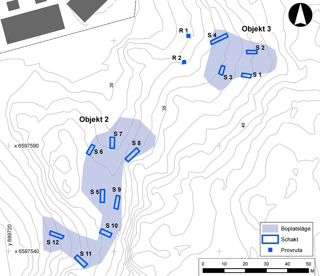 Bilaga 1. Bilaga 1. Objektbeskrivningar Bilaga 1. Objekt 2. Boplatsläge. Ej fornlämning. Ca 75 10 20 m stort. Sadelläge begränsat av ett markant bergsparti i Ö och en lägre bergklack i V.