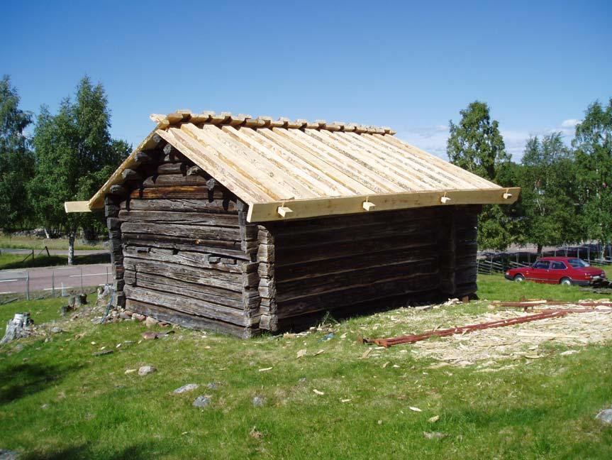 Byggnadsbeskrivning Byggnad XI Rökbastu Bild 1. Rökbastun efter restaureringen, sedd från syddväst (foto Ove Andersson). Uppgifter om konstruktion Byggnadens längd, yttermått: 5,40 m.