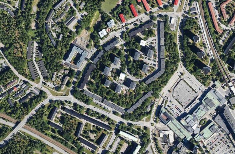 5. Information om området Ny bostadsbebyggelse planeras längs den norra sidan av Nykroppagatan utmed sträckan mellan Farstavägen och Forshagagatan.