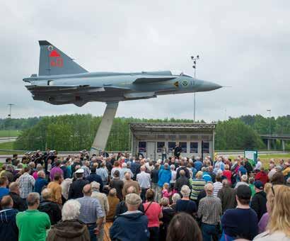 Ronnebys kommunalråd Roger Fredriksson och F17:s flottiljchef Magnus Liljegren invigde Viggenmonumentet.