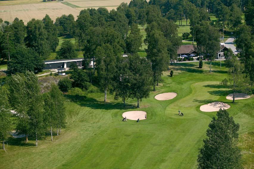 Västra banan är en välkomponerad blandning av parkbana och öppen landskapsbana. En blivande mästerskaps bana? Avgör själv.