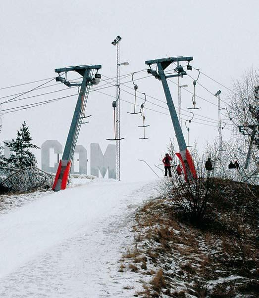 Den längsta nedfarten är 450 meter lång. Fallhöjden är 82 meter. Skidanläggningen invigdes 1990.