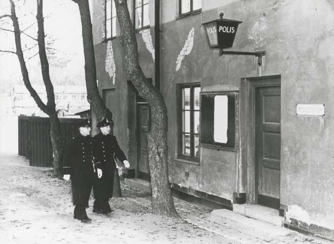 Polisstationen på Falkenbergsgatan, hus 1. SSM:s arkiv. F 43310. Efter foto av DN, refoto L. af Petersens 1950.